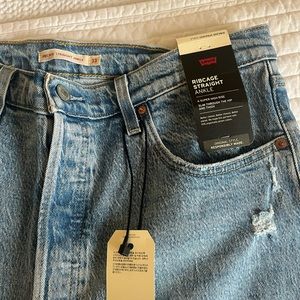 Levi’s Ribcage Straight Ankle Jeans